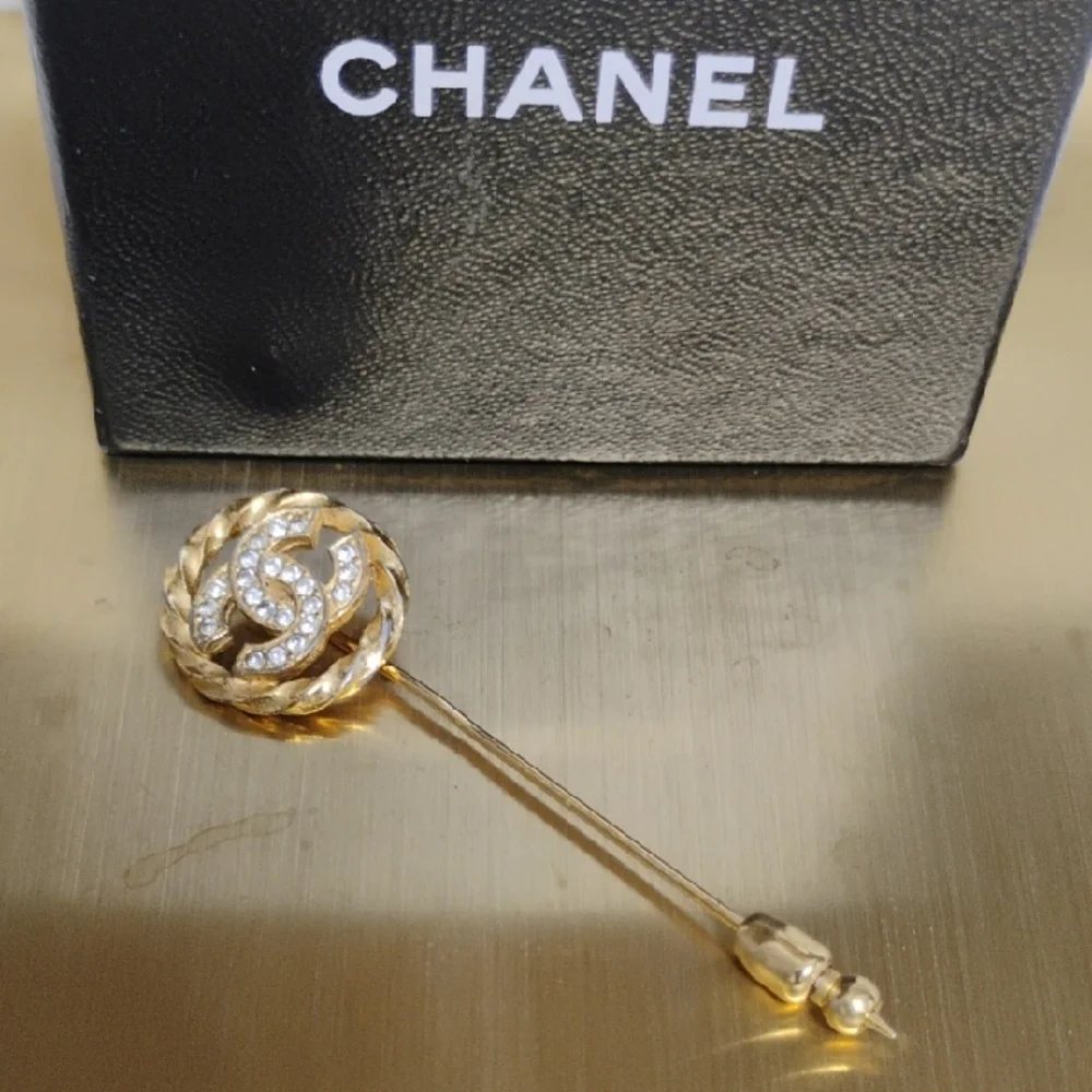 SALE! Auth CHANEL Coco Gold Crystal Lapel Pin Brooch W Crystal Details & Box - Picture 1 of 9